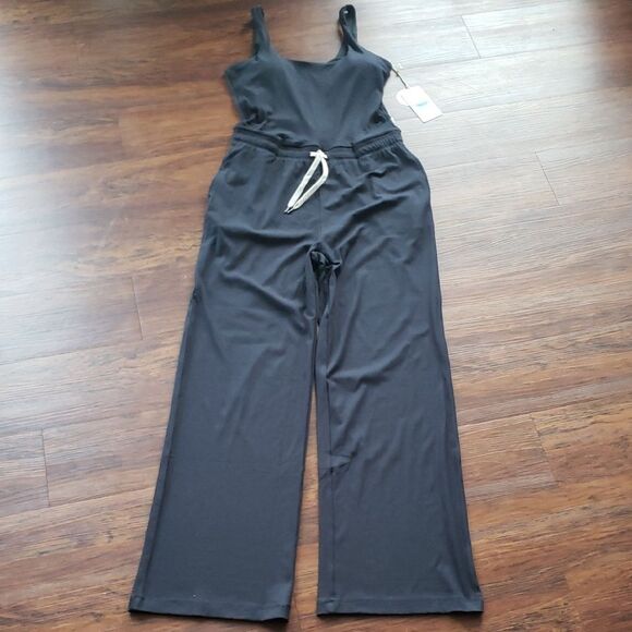 NWT Vuori Black Chic Edgy Athleisure Pose Scoop Jumpsuit Wide-Leg Size Small - Picture 1 of 6